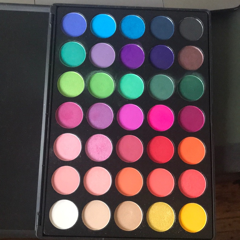 Morphe 35B colorful eyeshadow palette